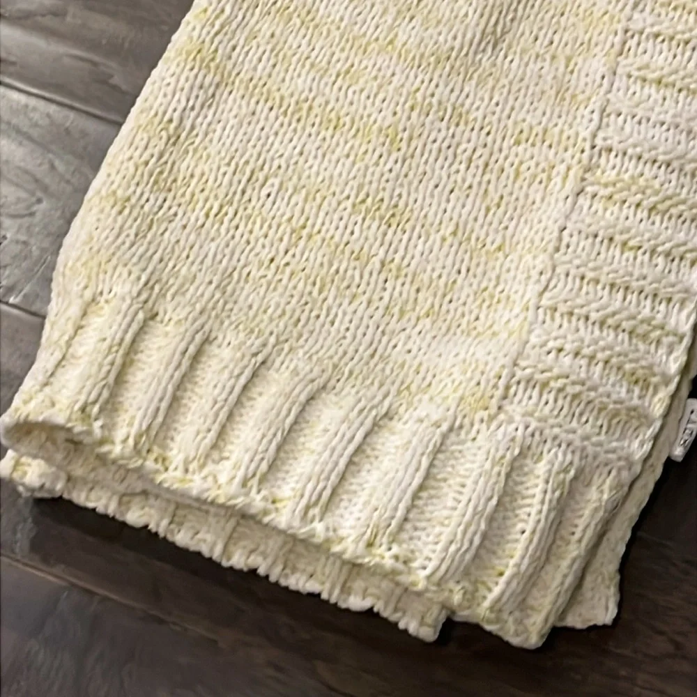 DKNY Harper Throw Blanket 50”x60” Apple Green new